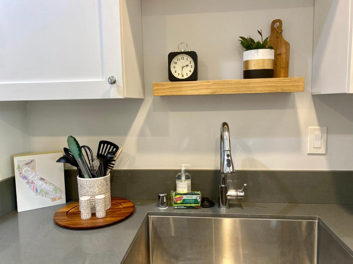 Steps To The Beach, Pacific And Main Street - Apartment