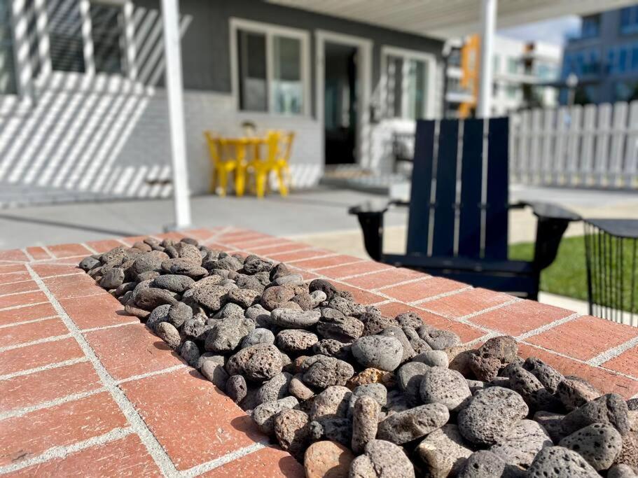 Apartment Steps To The Beach, Pacific And Main Street - #5 *