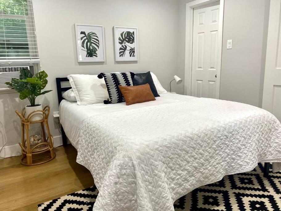 Apartment Steps To The Beach, Pacific And Main Street - #5 *
