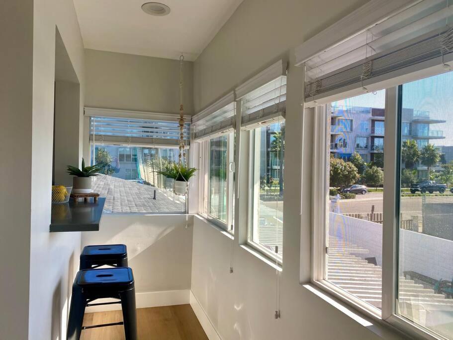 Steps To The Beach, Pacific And Main Street - #5 Apartment *