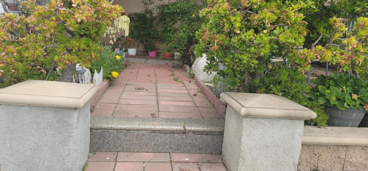 Huntington Adorable 2 Bedrooms, 2 Bathrooms * Huntington Beach