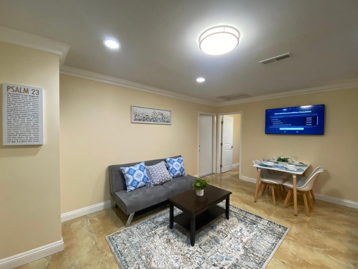 Huntington Adorable 2 Bedrooms, 2 Bathrooms