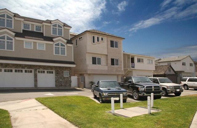 3 Bedroom 2 Bath Beachfront * Huntington Beach