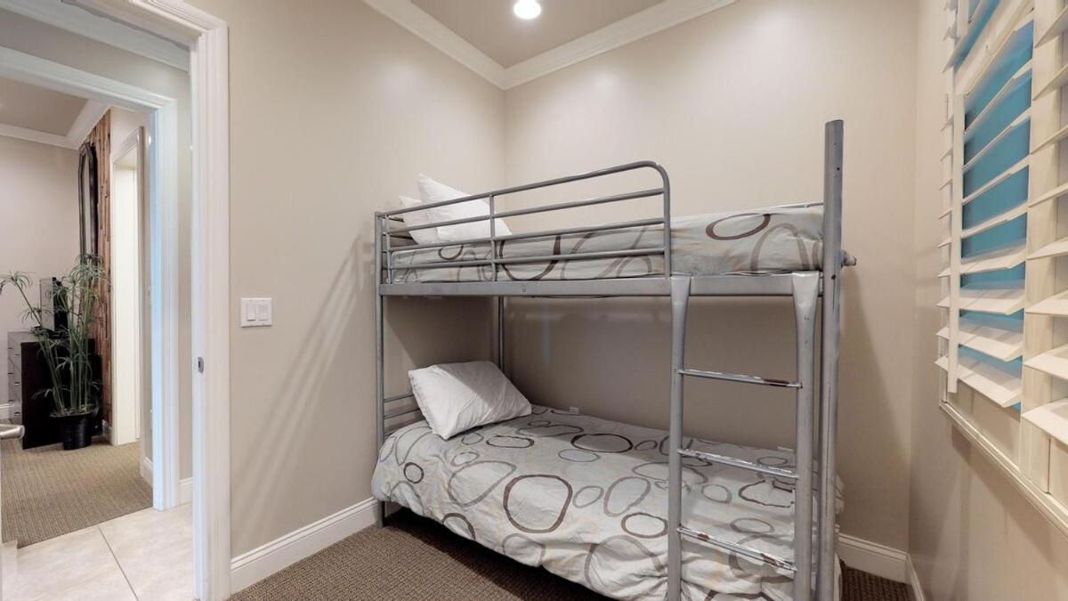 Holiday home 3 Bedroom 2 Bath Beachfront Huntington Beach