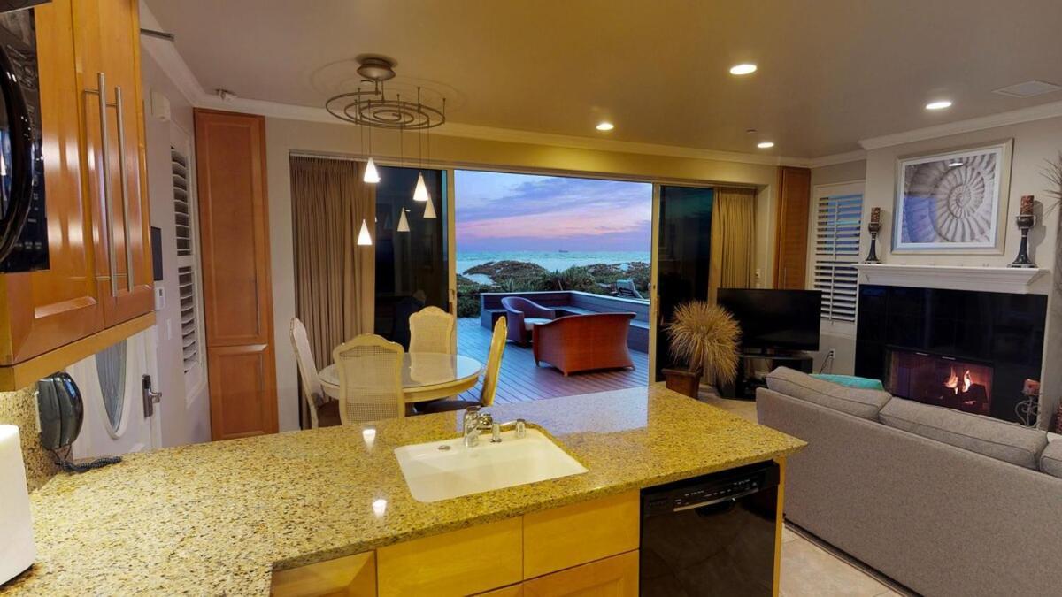 Holiday home 3 Bedroom 2 Bath Beachfront *