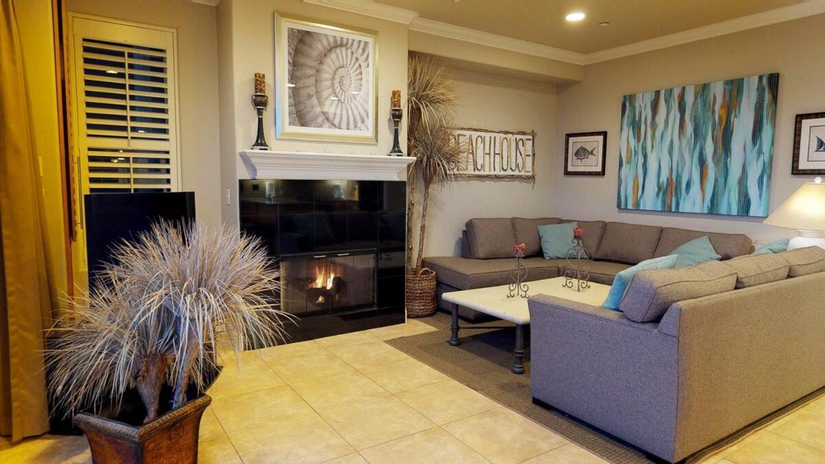 Holiday home 3 Bedroom 2 Bath Beachfront *