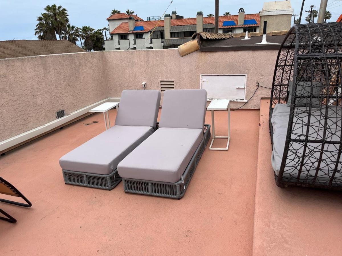 Pacific Breeze Right Next To Huntington Pier! Steps From Beach!! Holiday home *