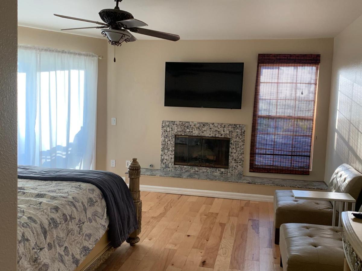 Holiday home Pacific Breeze Right Next To Huntington Pier! Steps From Beach!!