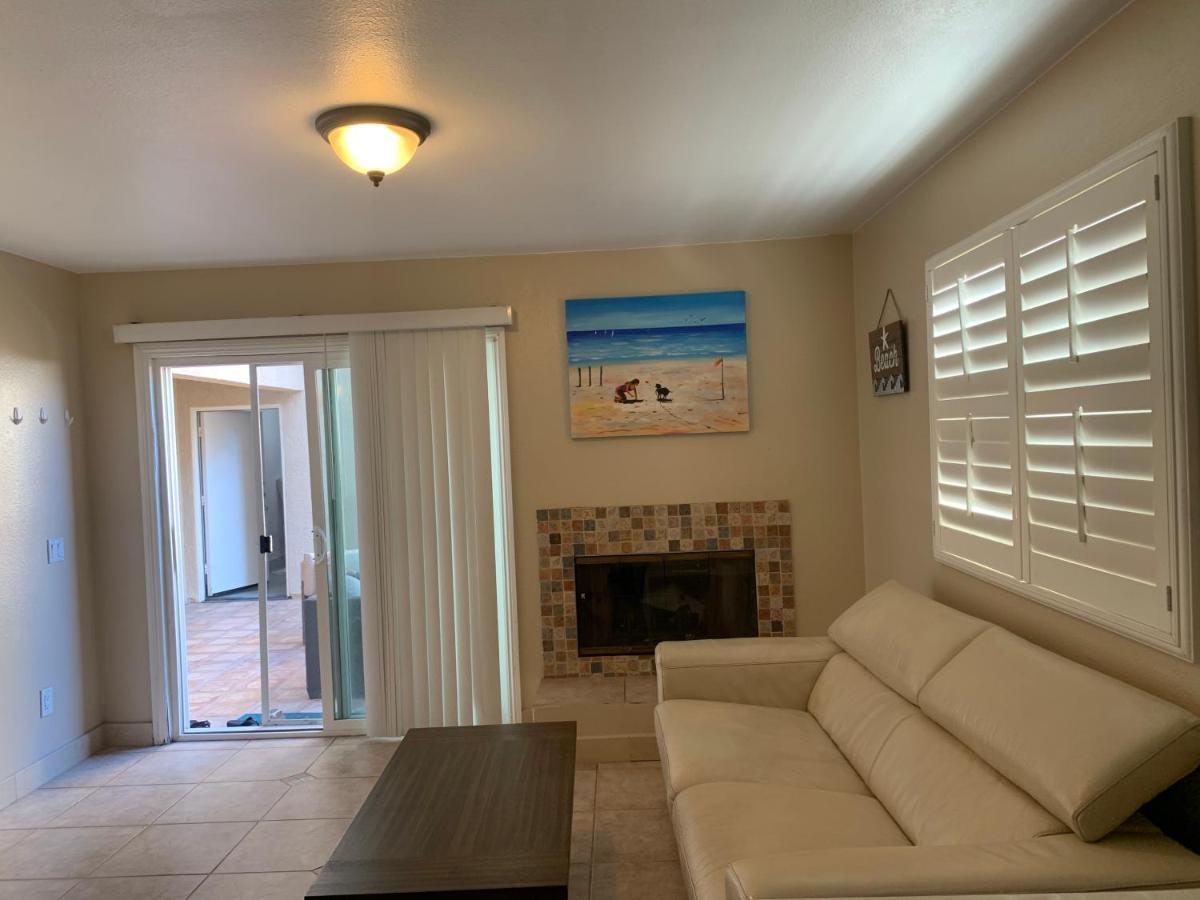 Pacific Breeze Right Next To Huntington Pier! Steps From Beach!! Holiday home Huntington Beach