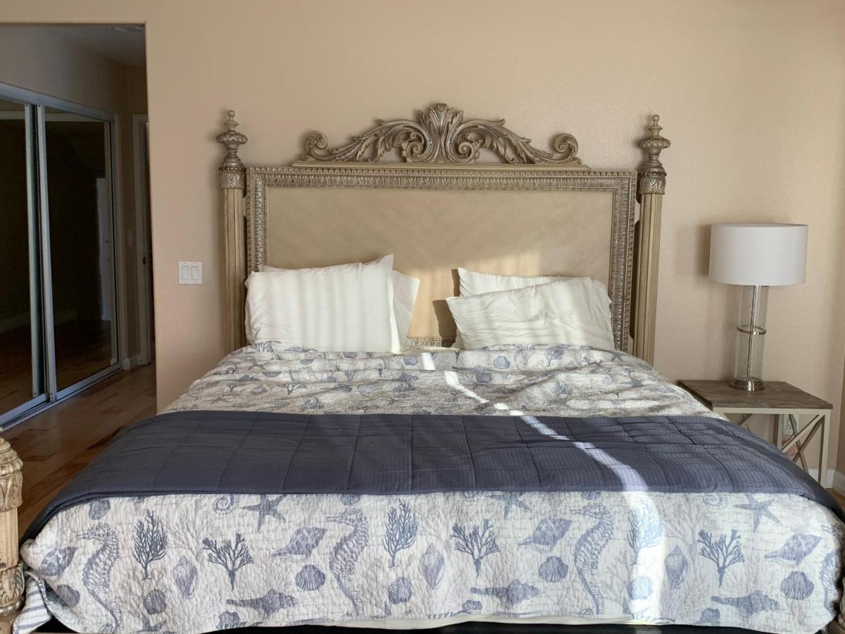 Holiday home Pacific Breeze Right Next To Huntington Pier! Steps From Beach!! *