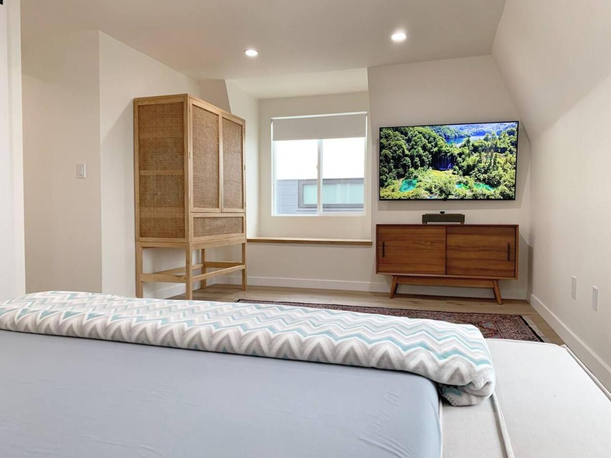 Oceanfront Penthouse On - Epic Views/sunsets! Apartment Huntington Beach