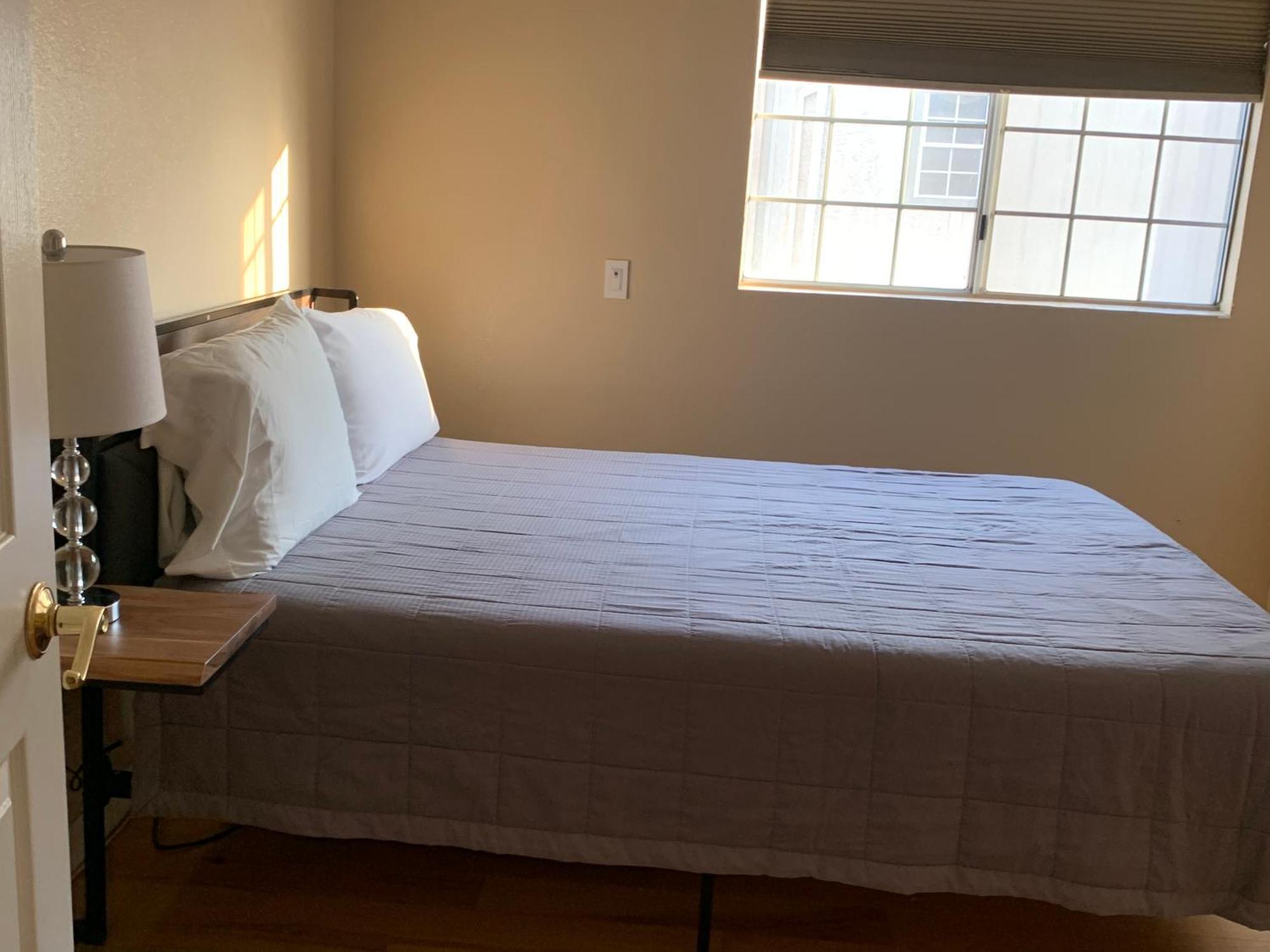 Pacific Breeze Right Next To Huntington Pier! Steps From Beach!! Holiday home Huntington Beach