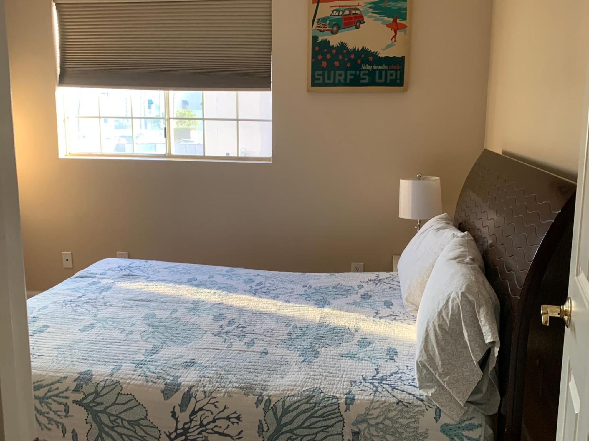 Pacific Breeze Right Next To Huntington Pier! Steps From Beach!!