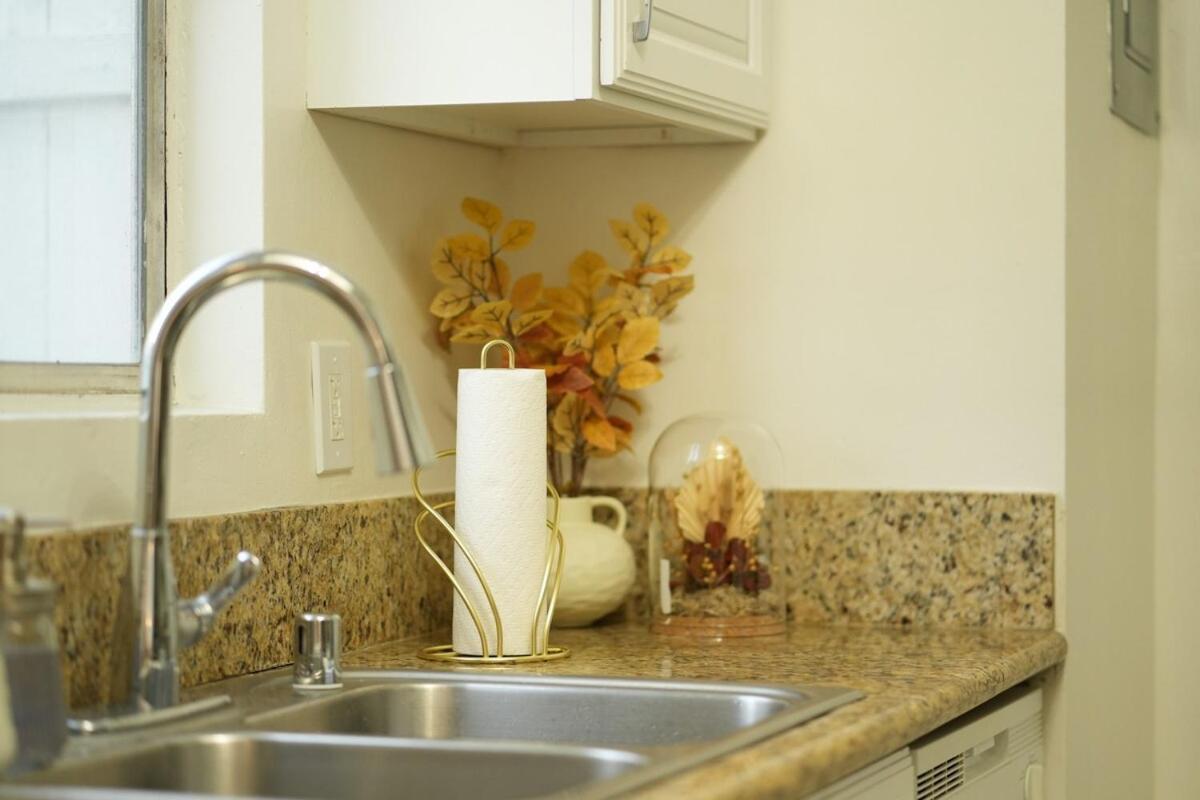 Entire Stylish 2-bedroom Townhouse, &