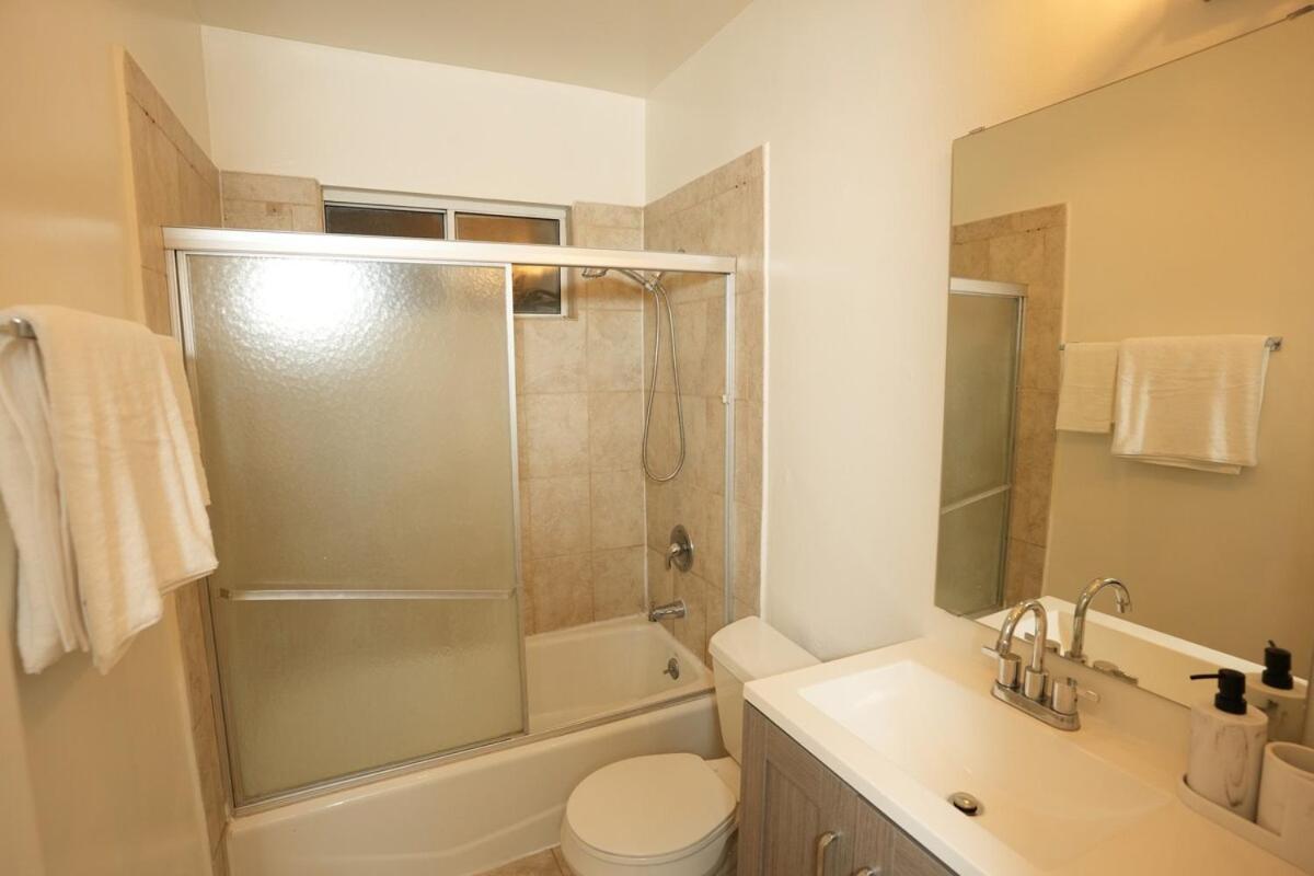 Entire Stylish 2-bedroom Townhouse, & *