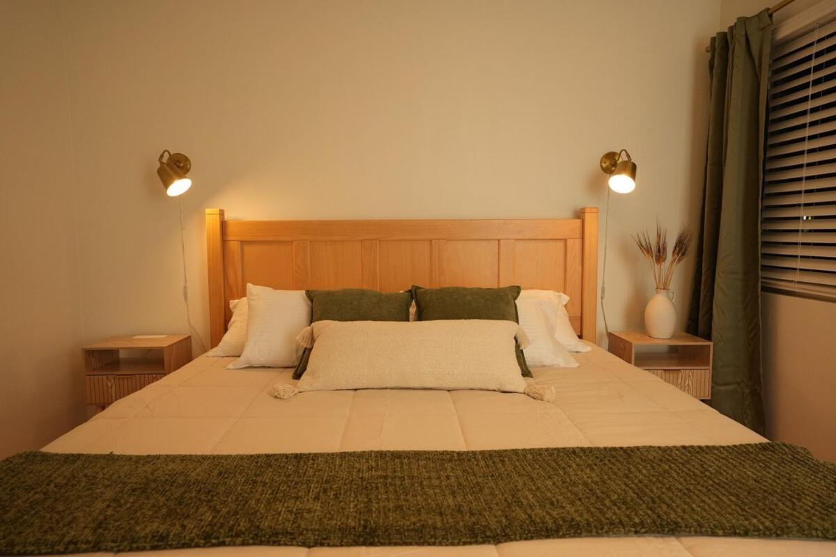 Entire Stylish 2-bedroom Townhouse, & * Huntington Beach