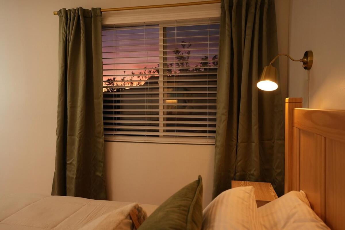 Entire Stylish 2-bedroom Townhouse, &