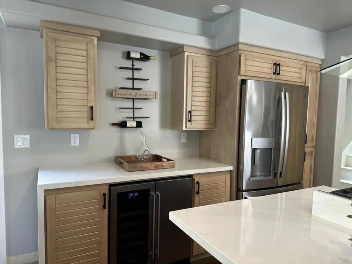 Elegant Living, Just Blocks To The Huntington Beach