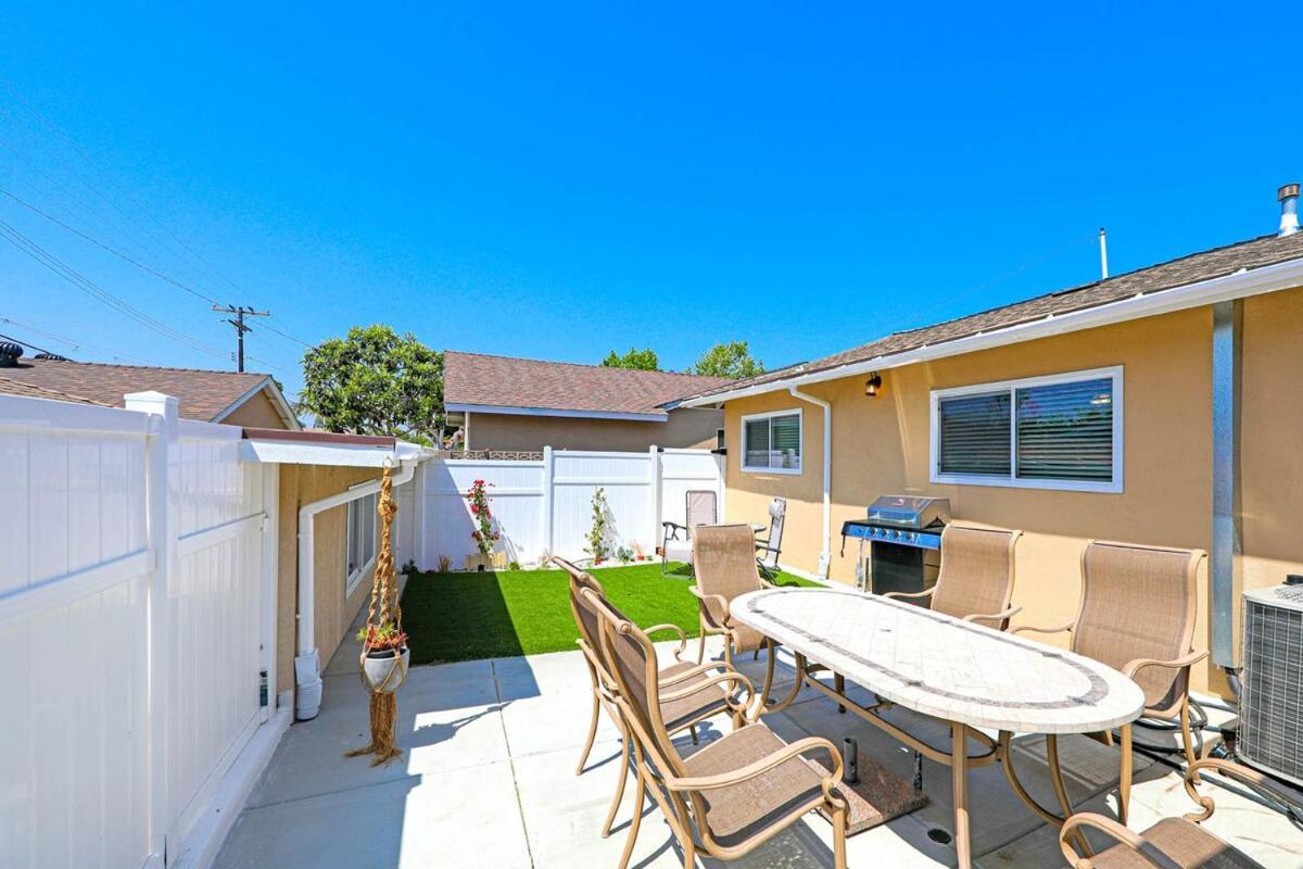 Fully Remodeled Cheerful 4-bedroom Close To Beach! Holiday home Huntington Beach