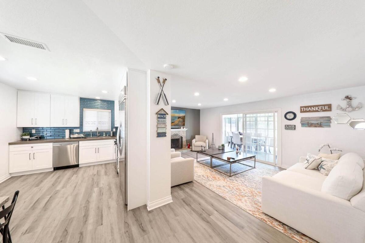 Fully Remodeled Cheerful 4-bedroom Close To Beach! Holiday home *