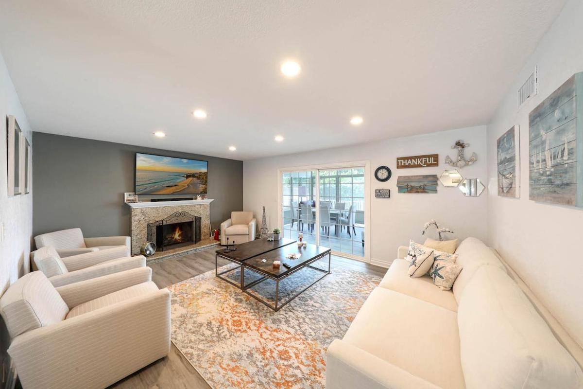 Fully Remodeled Cheerful 4-bedroom Close To Beach! Holiday home