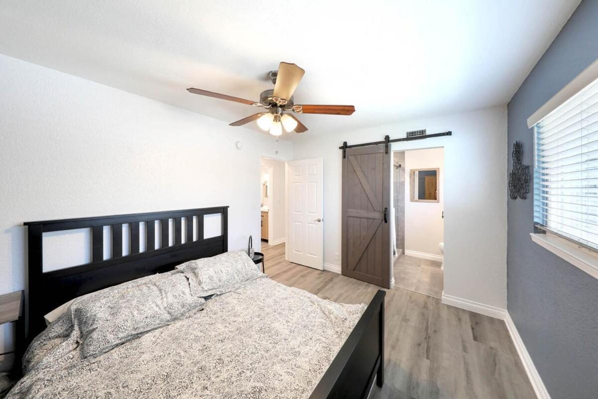 Fully Remodeled Cheerful 4-bedroom Close To Beach! * Huntington Beach