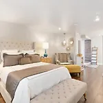 Elegant Beach Living, Just Blocks To The Sand