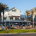 The White House With Spa, Bikes And Steps To The Beach And Down Town Main Street Shops And Dining