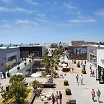 The White House With Spa, Bikes And Steps To The Beach And Down Town Main Street Shops And Dining