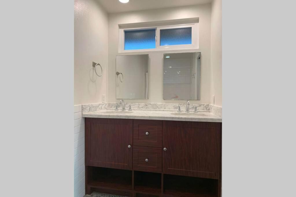 Villa Center - Pool, Patio & Close To Beach! Huntington Beach