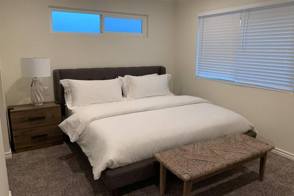 Center - Pool, Patio & Close To Beach! * Huntington Beach