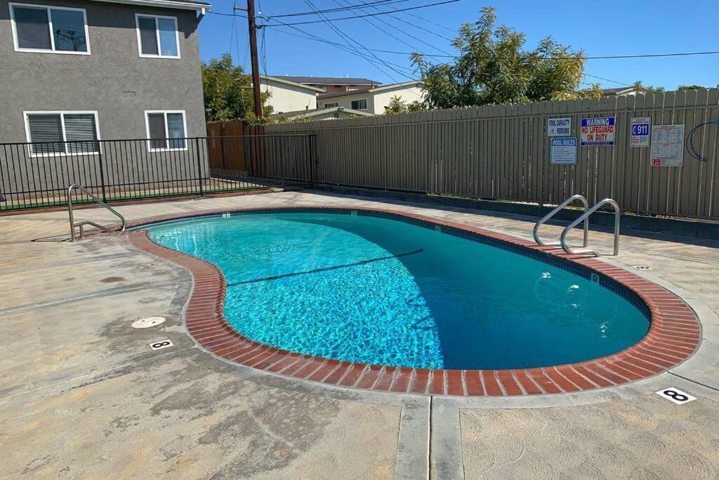 Center - Pool, Patio & Close To Beach! Villa Huntington Beach