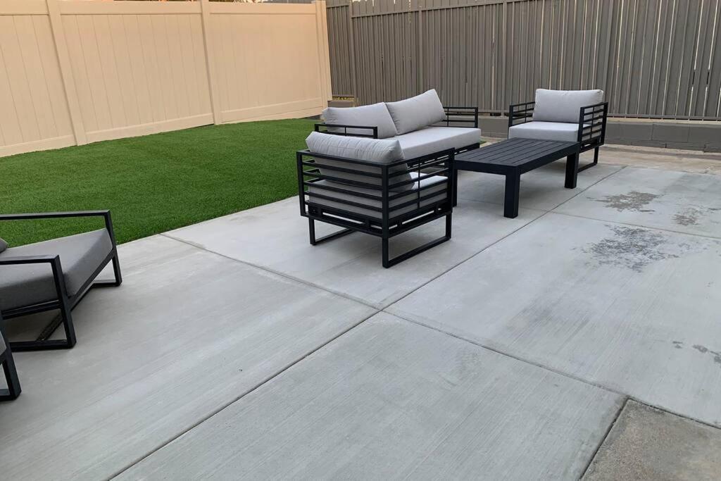 Center - Pool, Patio & Close To Beach! * Huntington Beach