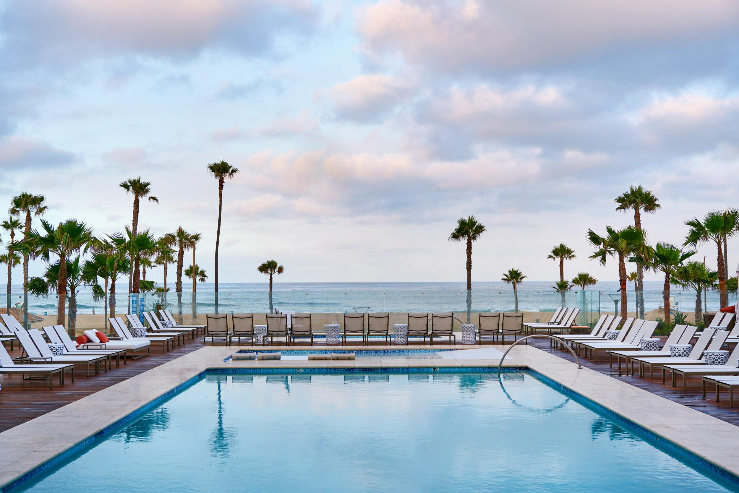 Pasea & 4* Huntington Beach