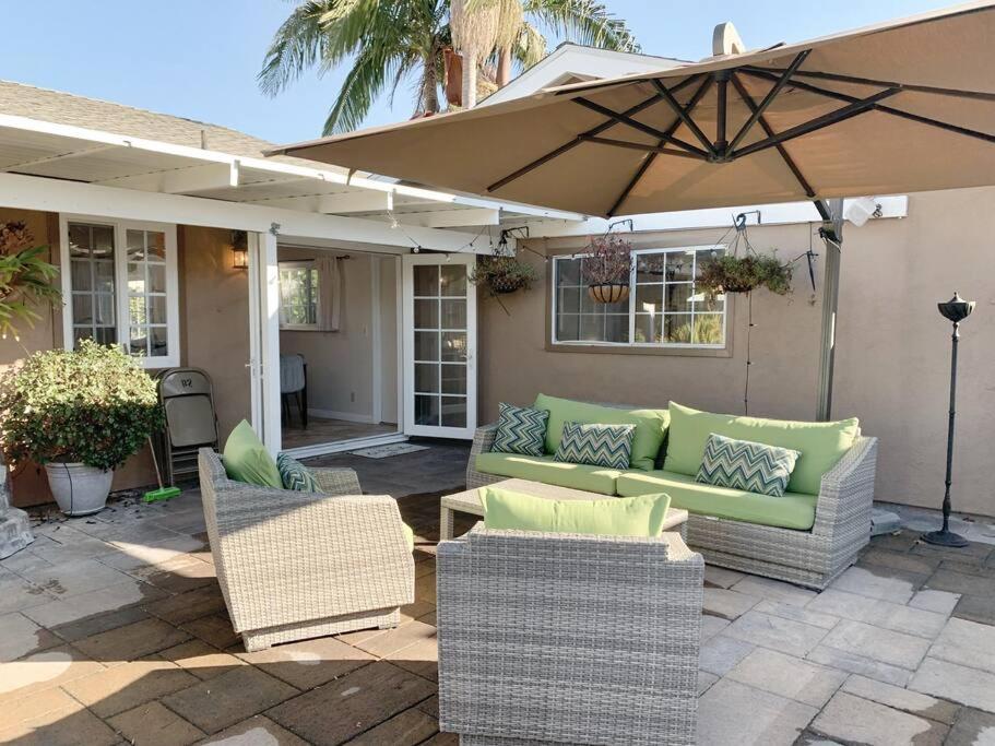 Hot Tub . Near Freeway . Quick 2 Theme Parks/beach Huntington Beach