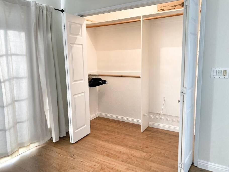 Holiday home Hot Tub . Near Freeway . Quick 2 Theme Parks/beach *