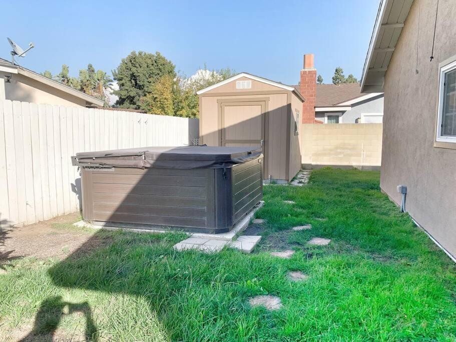 Hot Tub . Near Freeway . Quick 2 Theme Parks/beach *