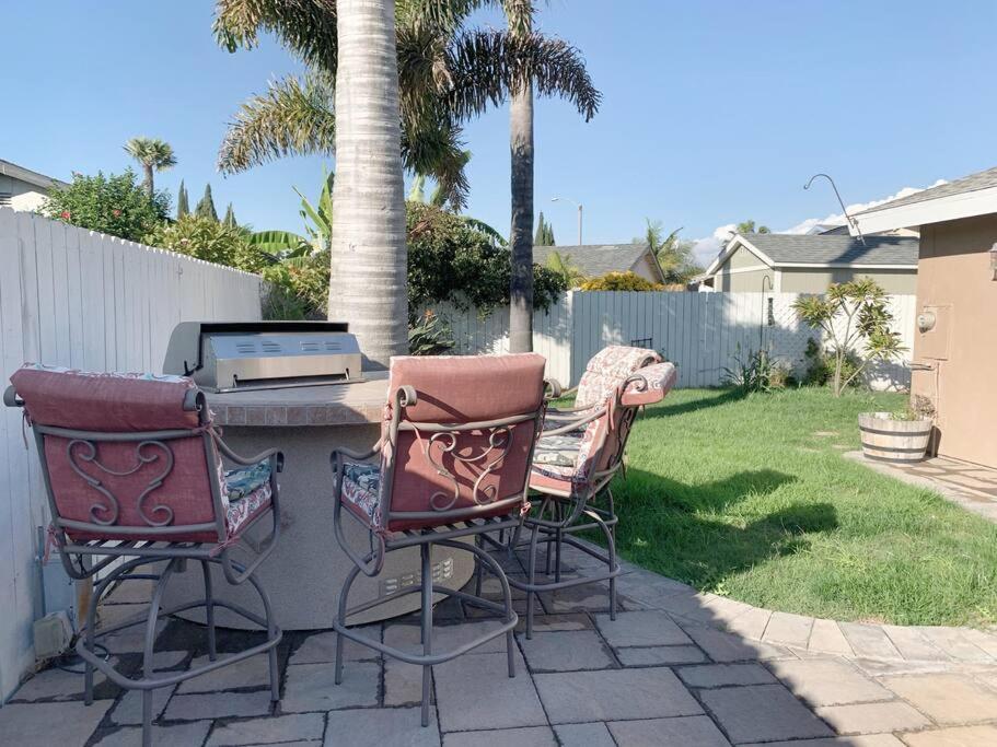 Hot Tub . Near Freeway . Quick 2 Theme Parks/beach Holiday home Huntington Beach