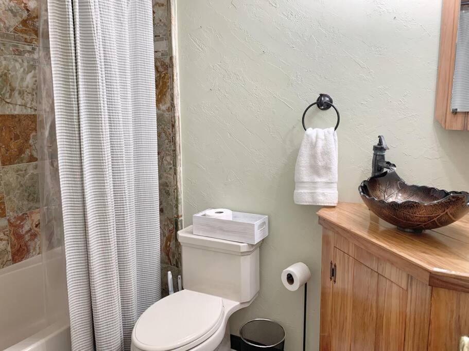 Hot Tub . Near Freeway . Quick 2 Theme Parks/beach Holiday home
