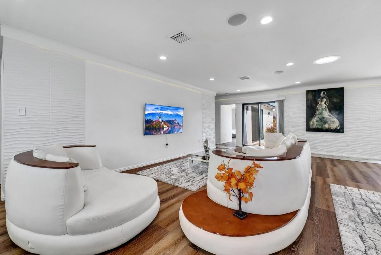 Luxury 4 Bedroom Huntington Beach
