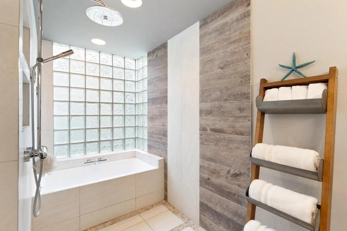 Holiday home Elegant Living, Just Blocks To The