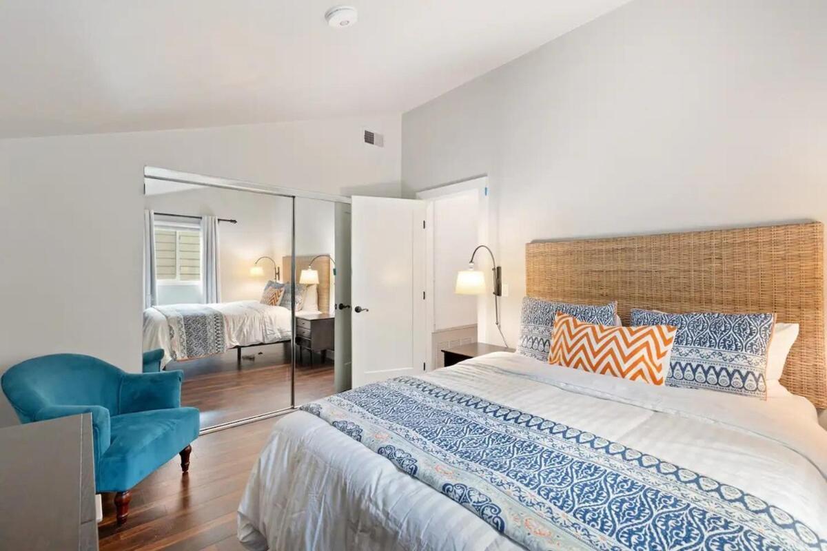 Elegant Living, Just Blocks To The Holiday home *