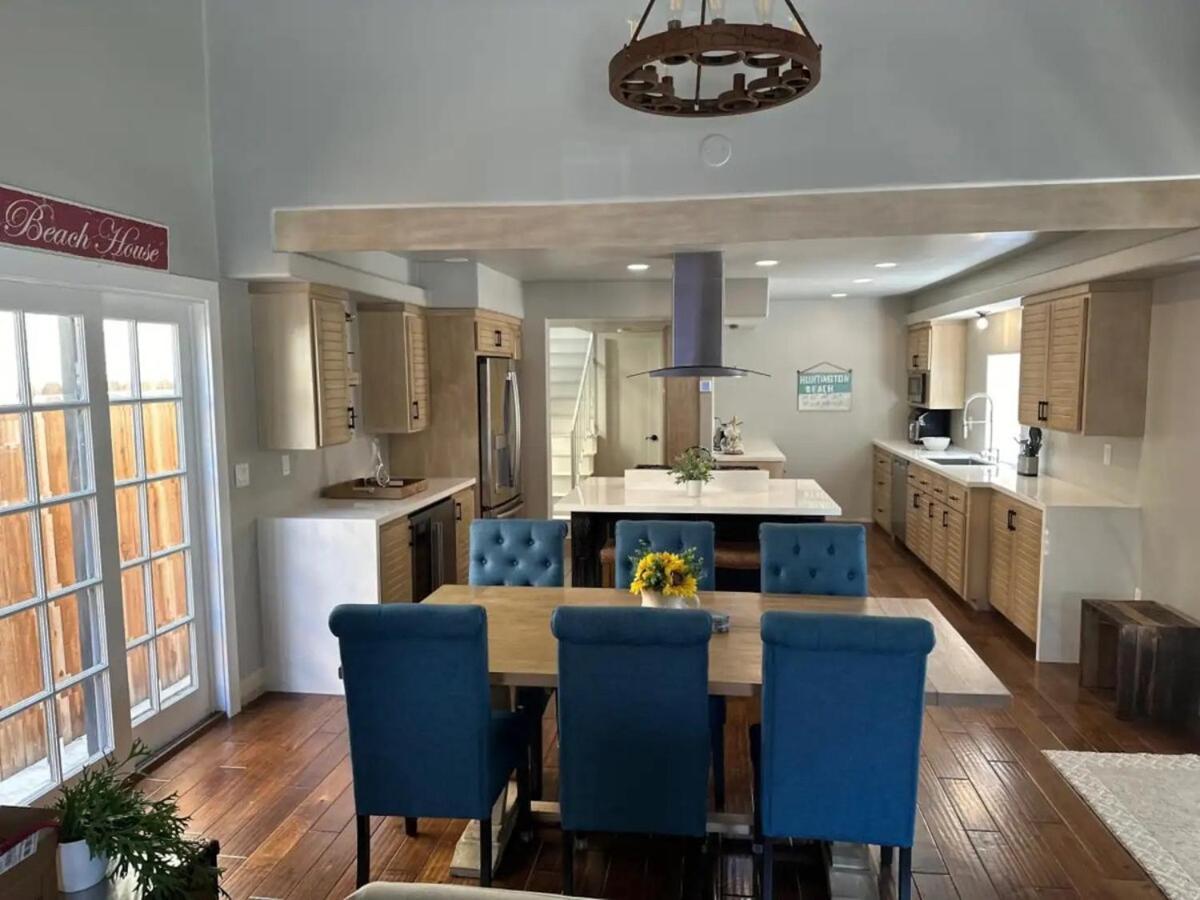 Elegant Living, Just Blocks To The Holiday home *