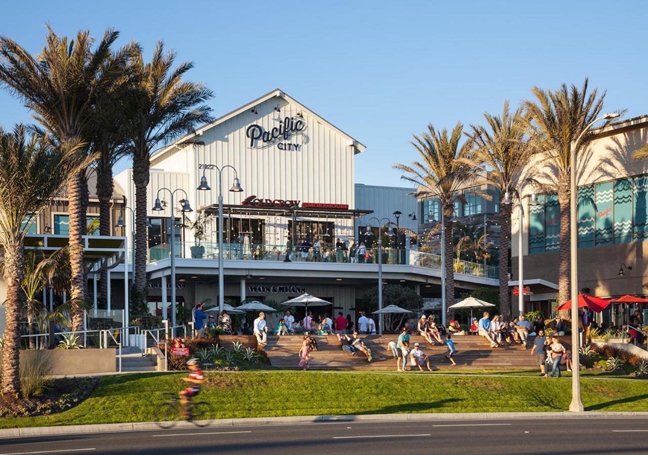 The White House With Spa, Bikes And Steps To The And Down Town Main Street Shops And Dining Holiday home